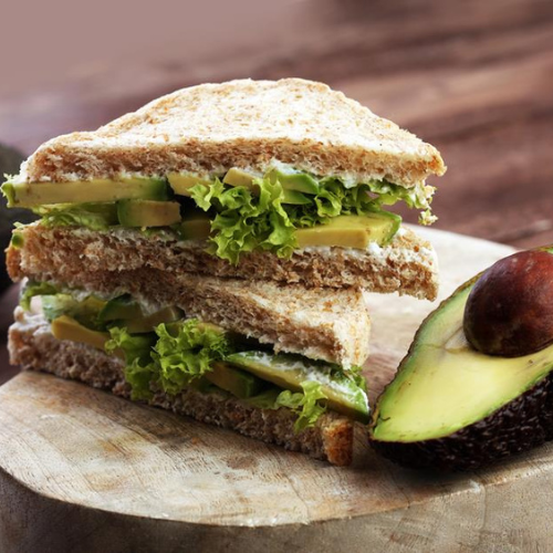 Sanduíche de Frango e Abacate